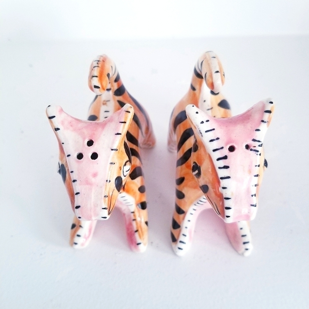 NAPCO Vintage Ceramic Patchwork Tiger Cat Salt and Pepper Shakers Vtg 50s - Picture 3 of 12